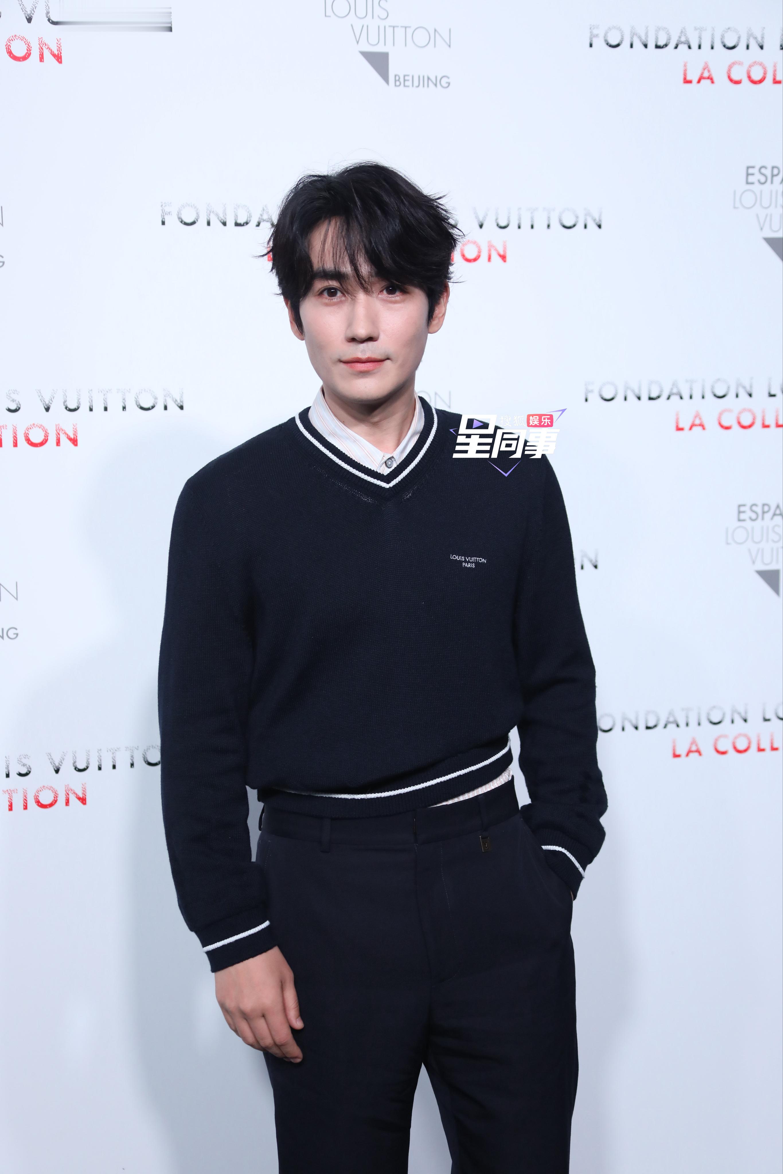 今日红毯生图来啦～今天是黑毛衣温柔学长龙状态hin不错