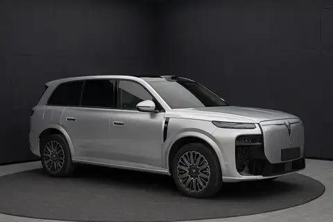 岚图泰山 8 的工信部申报信息正式公布，新车定位大型 5 座 SUV，延续现款泰