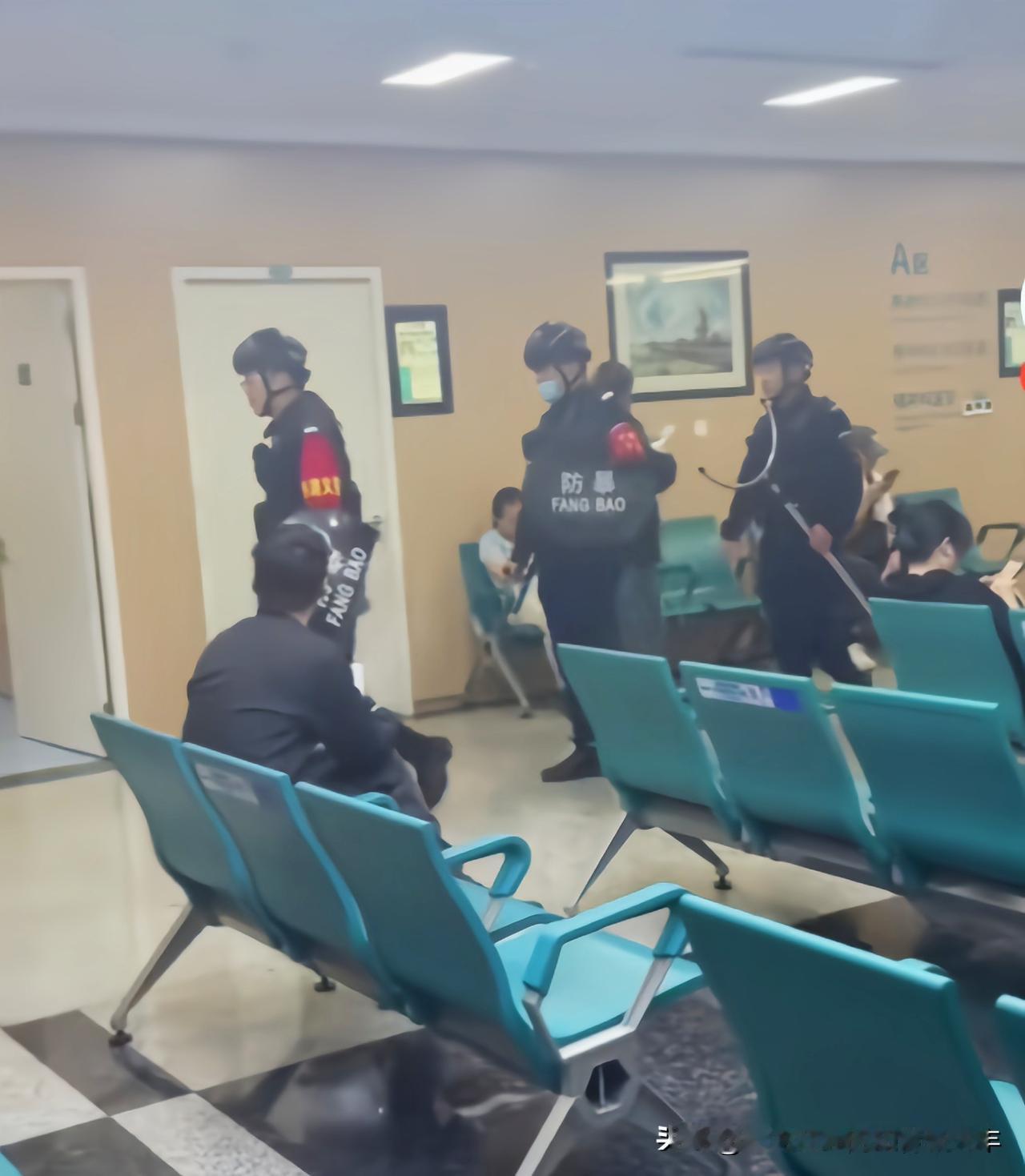 在文明上，很下功夫 ……

在提高全民素质上，很下功夫 ……

在社会风气上，狠