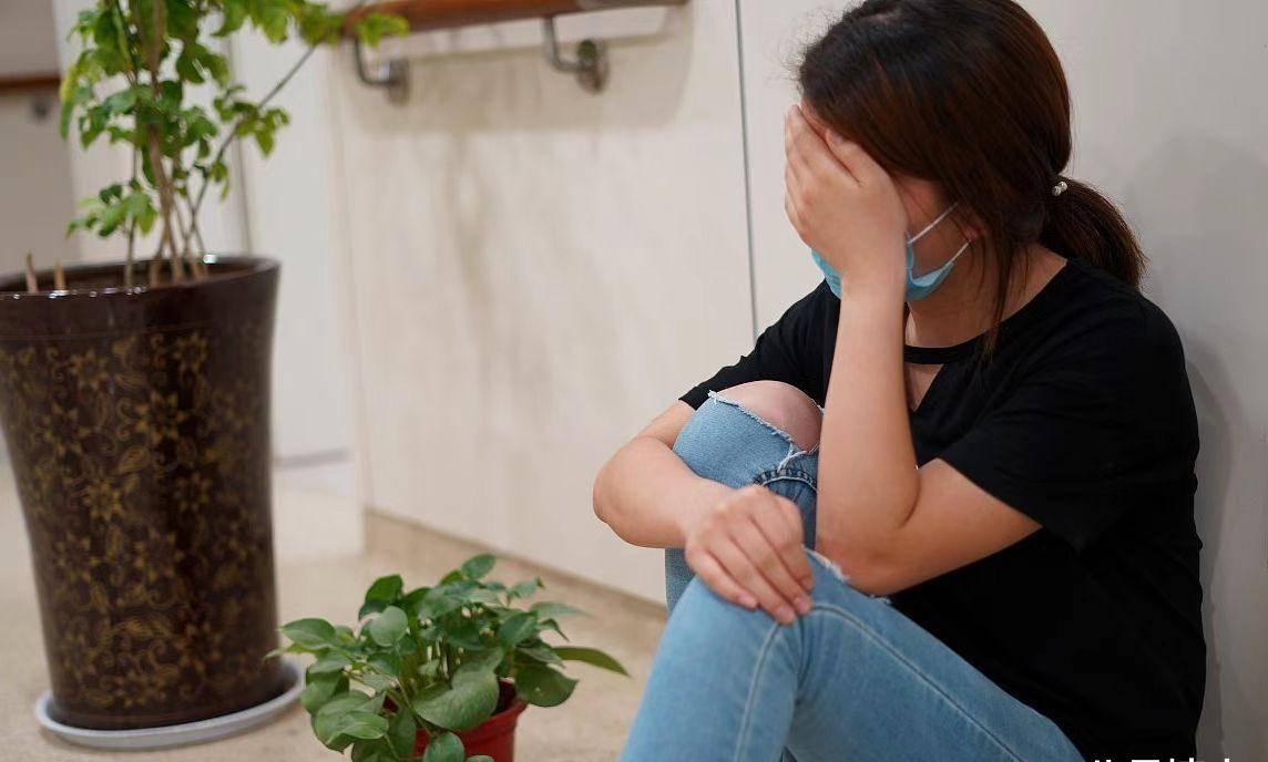 26岁女子确诊乳腺癌，崩溃流泪，医生叹气：2件事怎么可以经常做

乳腺癌的发病年