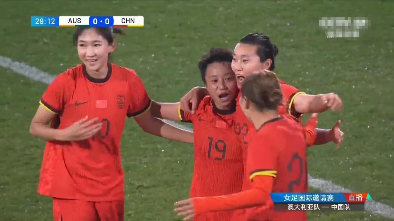 一平两负，不尽人意！中国女排、女足、女篮三队齐发，成绩惨淡。

中国女足客场1-