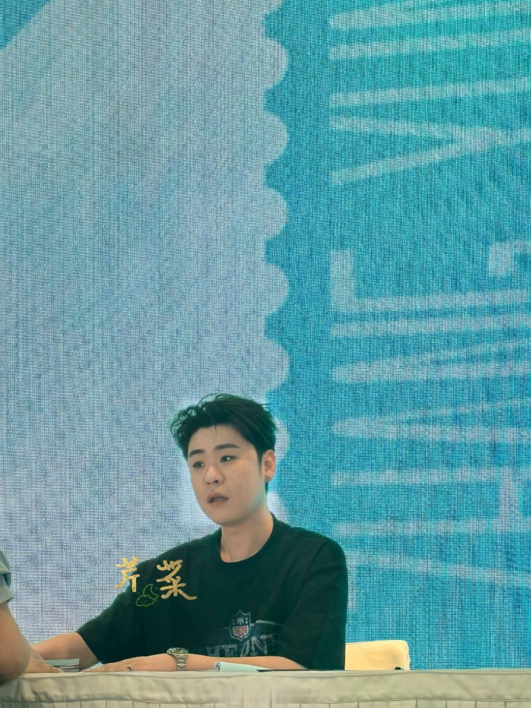 张云雷       哎呀  你说怎么这么可爱啊     萌萌哒又懵懵的小表情  