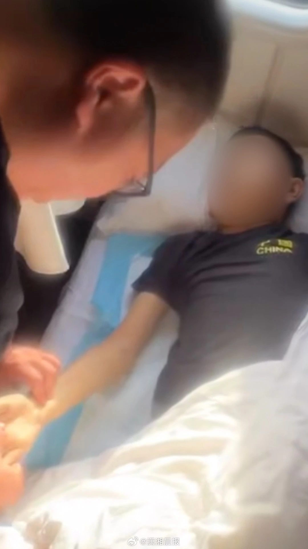 【#尿毒症小伙列车上昏迷中医扎针施救#，#尿毒症小伙昏迷因错过最佳时机病亡#】6