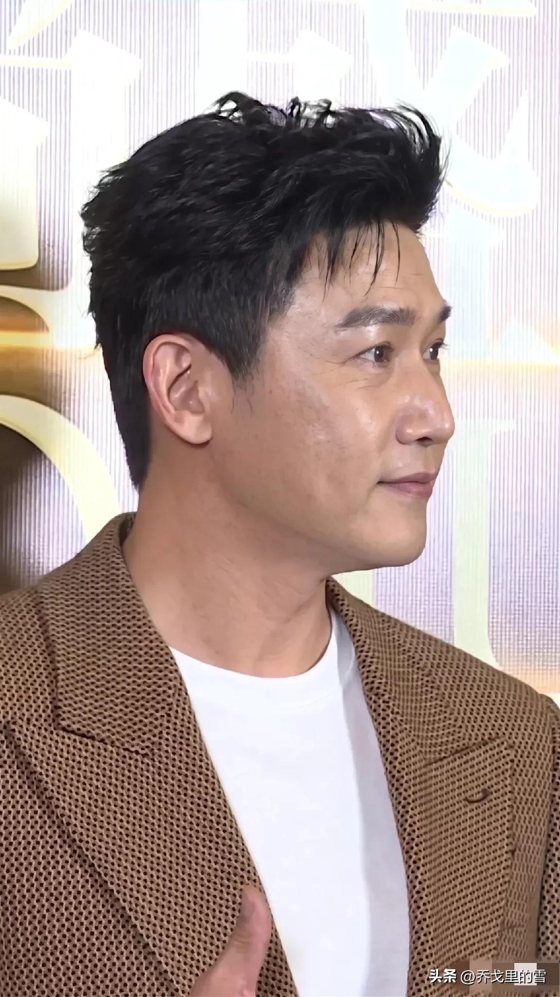 果然有些男人老了就会逐渐姨化，连陆毅这样曾经的帅男都这样婶的了，更何况那些本来就