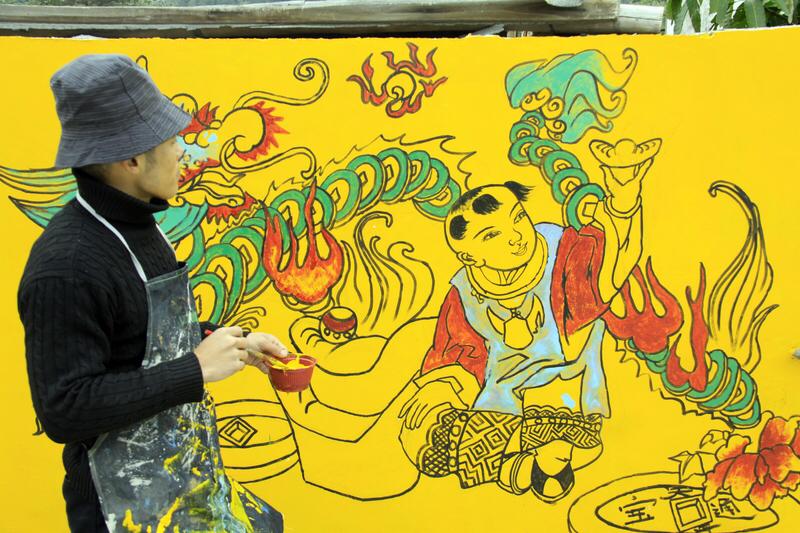 如今，年味愈发淡薄已是无可争辩的事实。往昔，生活条件受限，人们满心期待着在春节穿