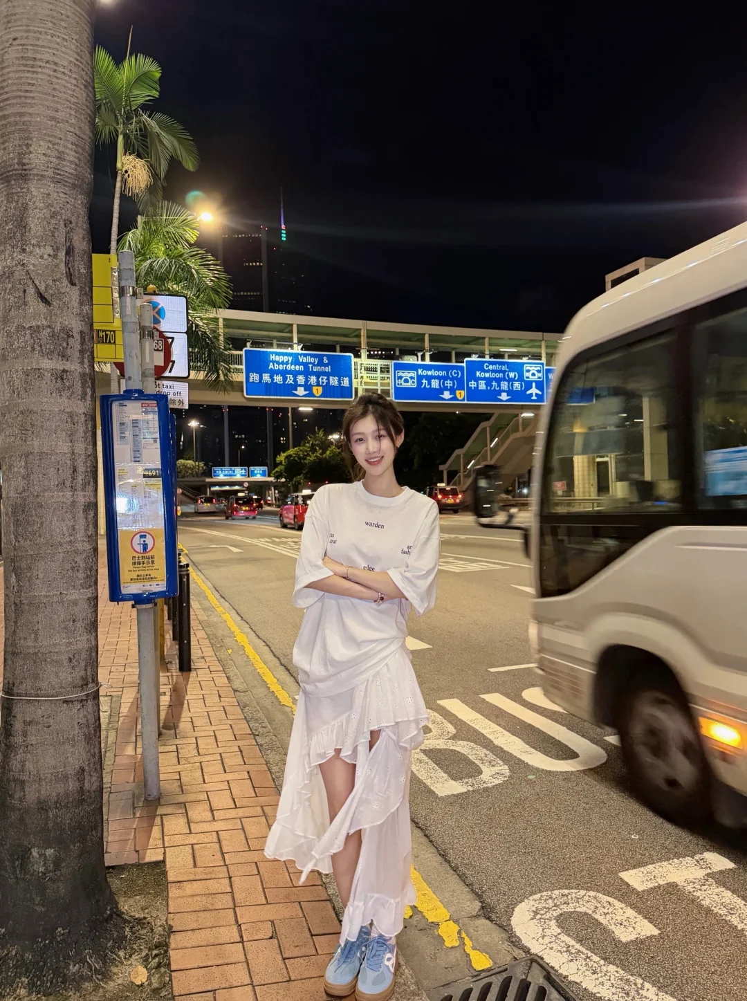 白衬衫➕城市夜景的氛围