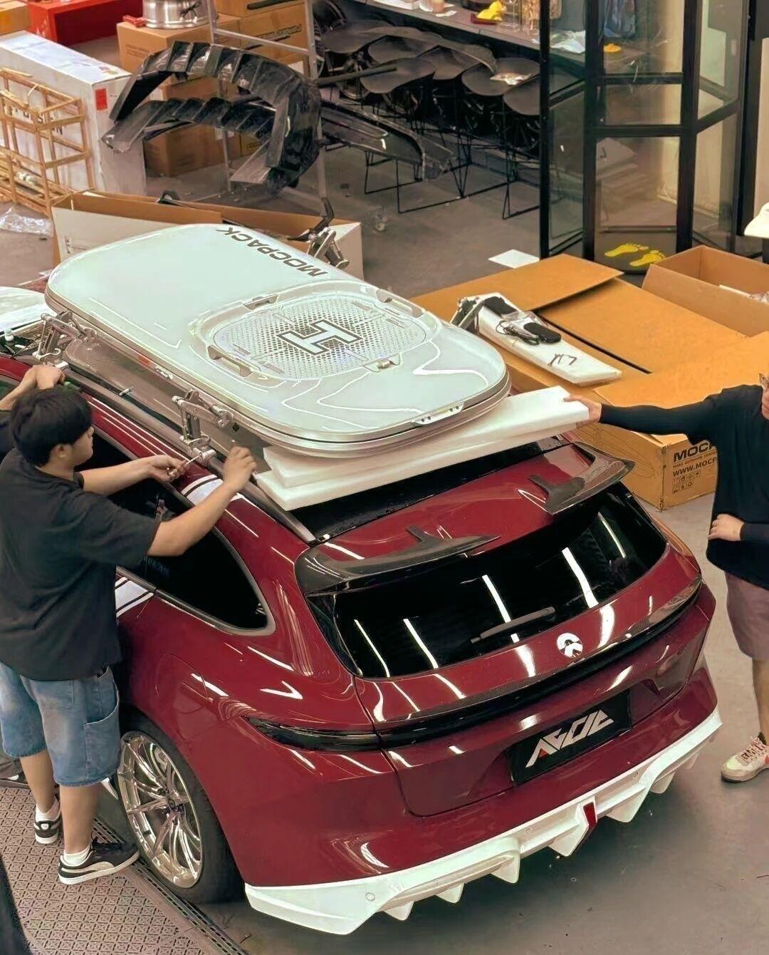 运动感还能这么玩？汽车小书包改装，真的越看越上头？氛围灯拉满，运动感十足，顶上还