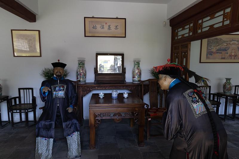 丁汝昌死后被光绪下旨锁三道铜箍、黑漆封棺，15年不准下葬还籍没家产，现在回头看真