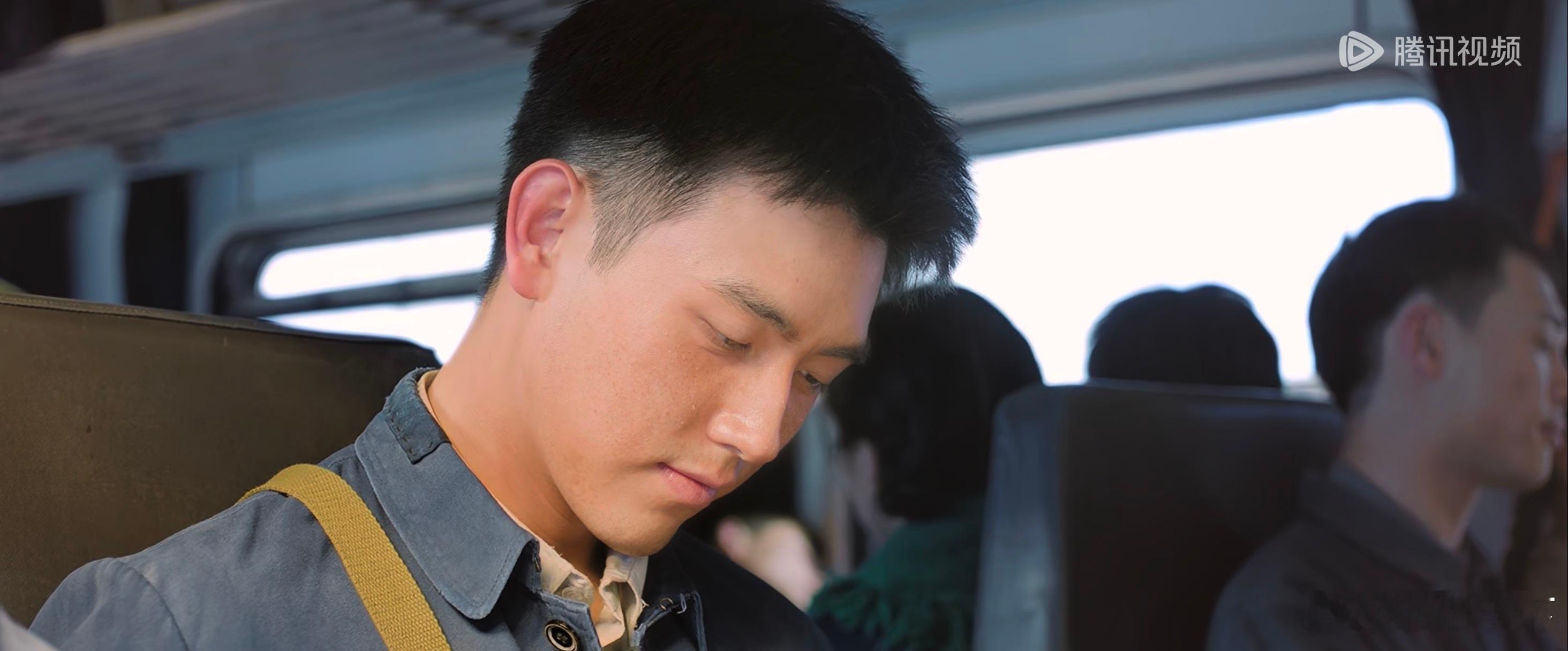 你们在看没，飞鱼怕是找的舒适区了，年代剧就是他的舒适区，剧里怪顺眼的 