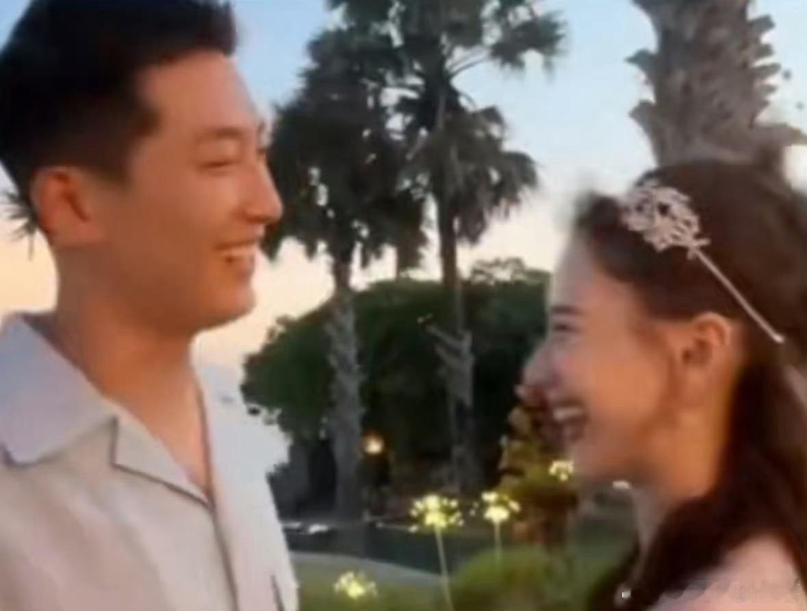 何超莲每天的日常都有窦骁参与两个人真的越来越像了 而且她们真的好幸福好甜蜜 希望