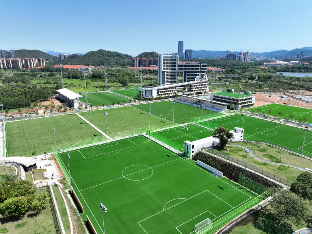 广州市国家级青少年足球训练基地将为广州高水平职业足球队伍提供坚实训练保障，满足各