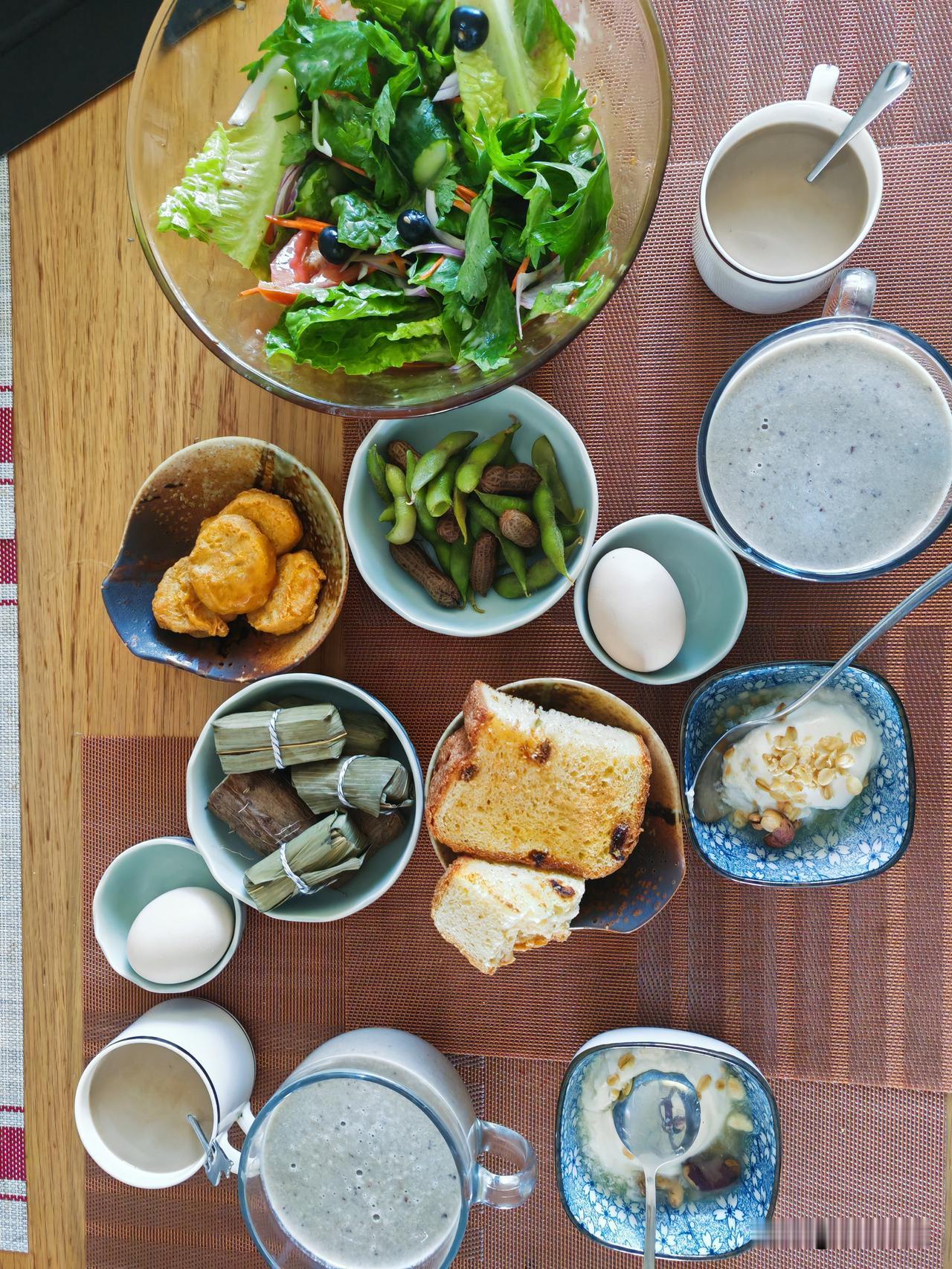 又让豆包点评我的早餐了

双人早餐营养点评
优点
1. 食材搭配均衡，种类丰富