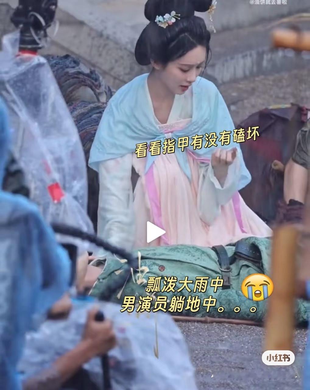 等下下戏去换个什么款式的美甲呢 好难选哦！ ​​​