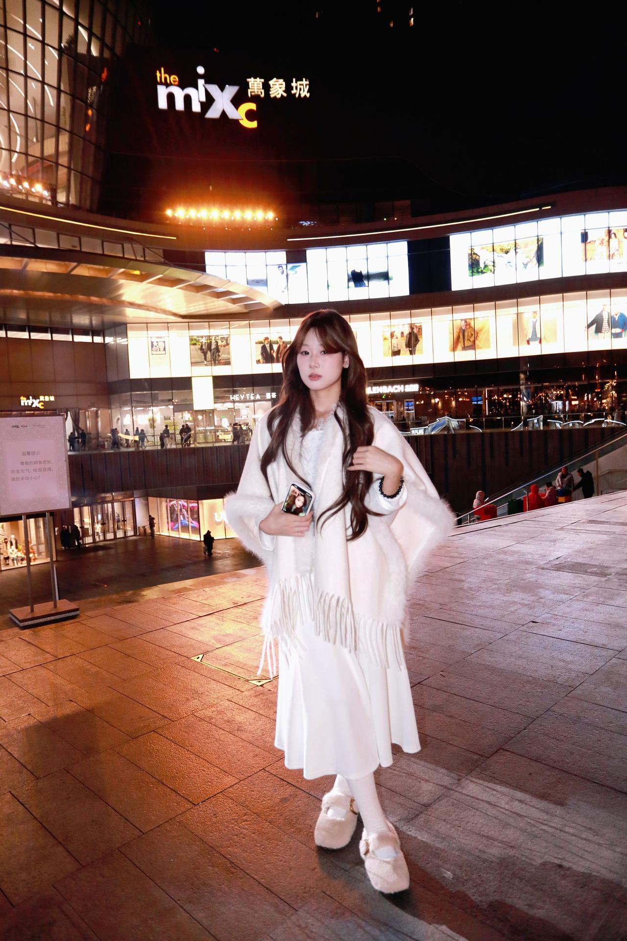 太原人像摄影约拍跟拍万象城人像原创原图直出照片拍出电影感 少女写真 冬至快乐记得