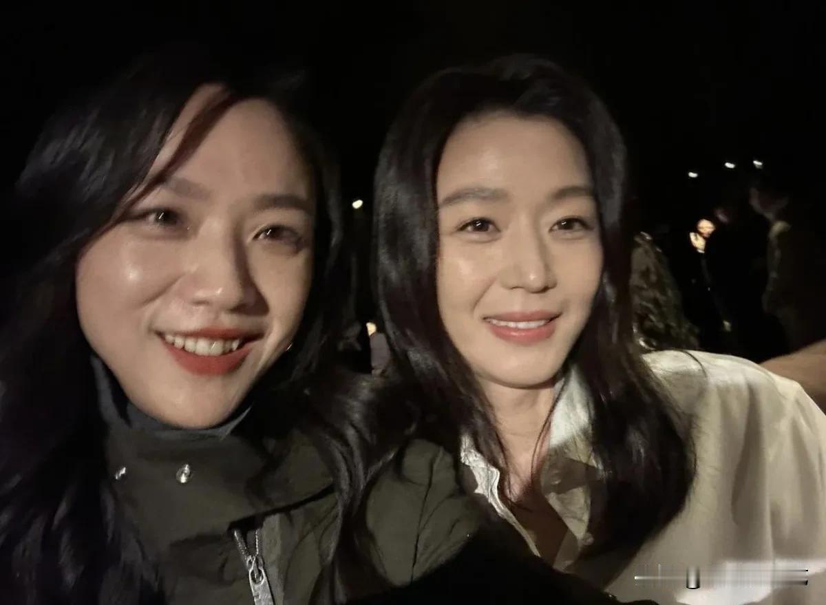 20日，演员汤唯在自己的Instagram上上传了多张照片。公开的照片中，汤唯与