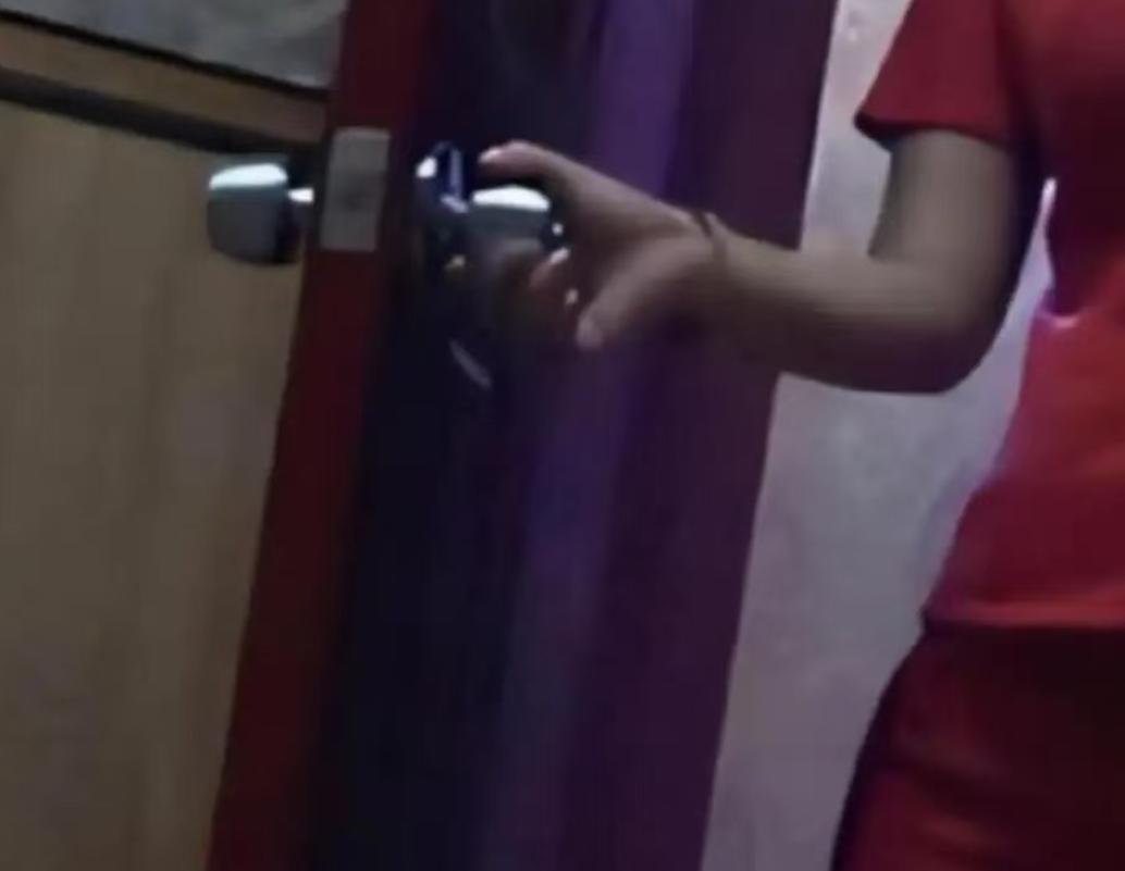 北京，一个保安上班时感觉寂寞难忍，就请假去了趟足浴房，找女技师泄火后这才舒服的离