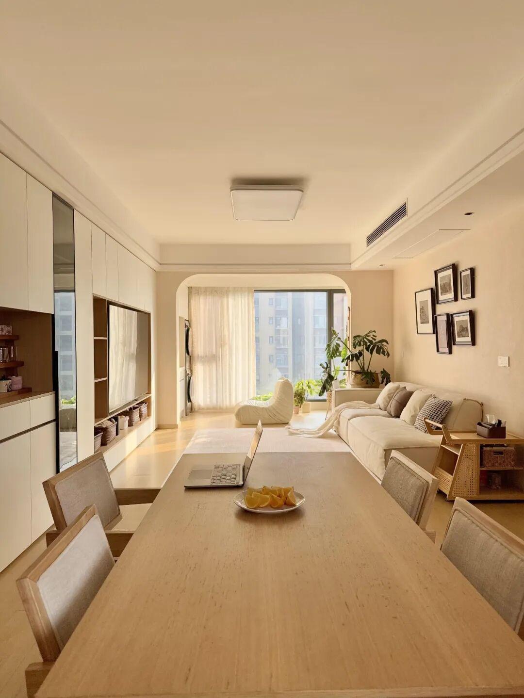 邻居今年55岁了，她儿媳生了孩子后，她主动提出要伺候儿媳坐月子。
她每天早上6：