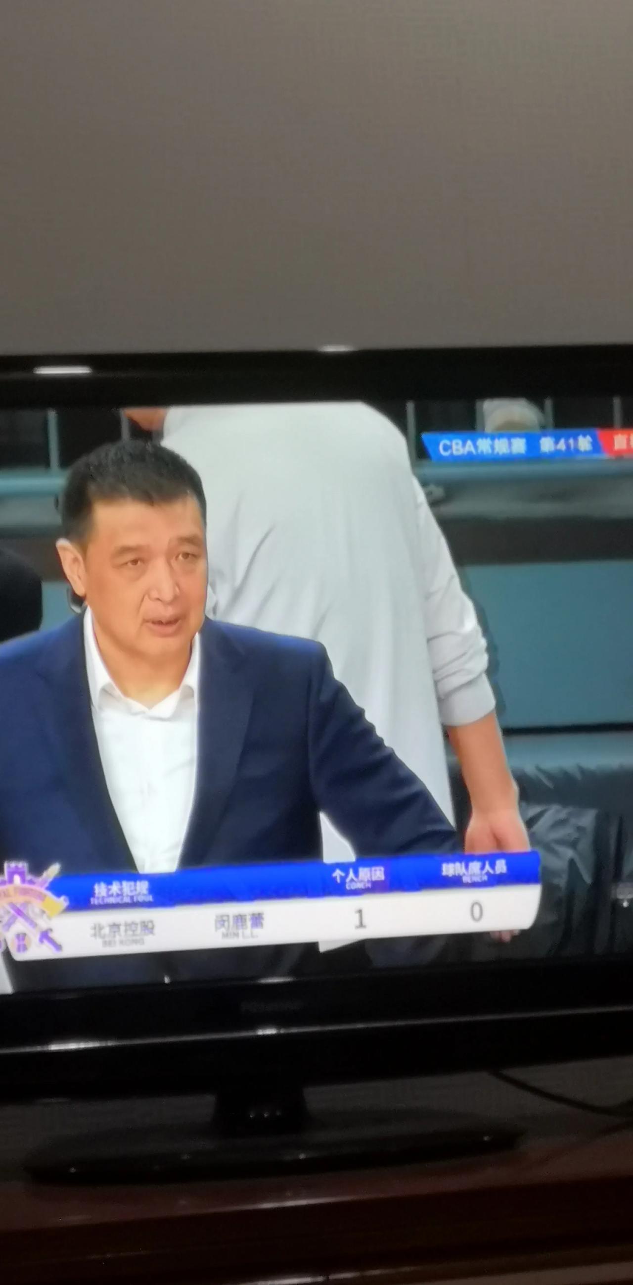 闵鹿蕾坚持用小外费尔德，导致最后被新疆逆转，这场球输得有点可惜。
本场比赛北控大