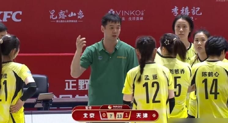 江苏女排3-0干翻上海，全华班拿下了全锦赛冠军，三局比分25-18、25-22、