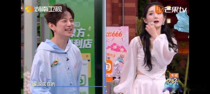 何炅说谢娜想上位你好星期六两人一抛一接配合流畅，幽默对话逗乐全场，简单的互动就让