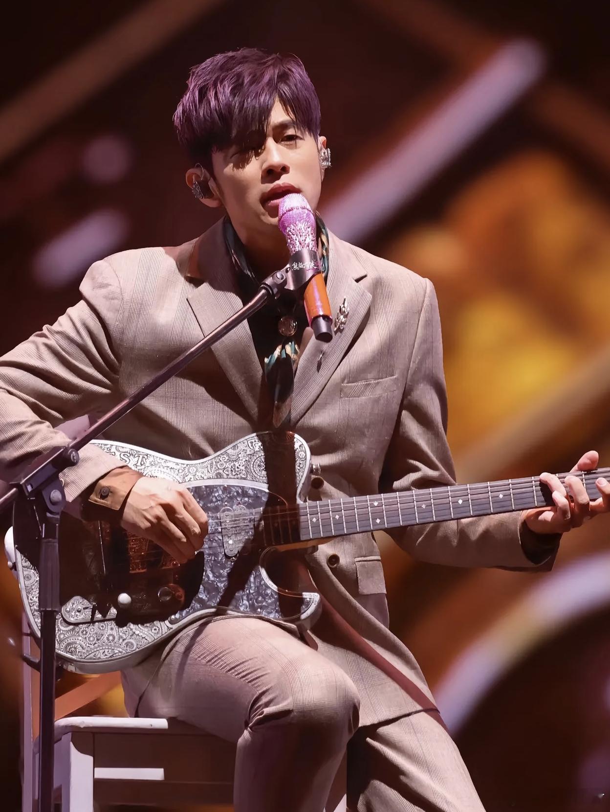 增距镜为何能成为演唱会外挂数码主理人第一点肯定是轻便+效果好，说实话演唱会举两三