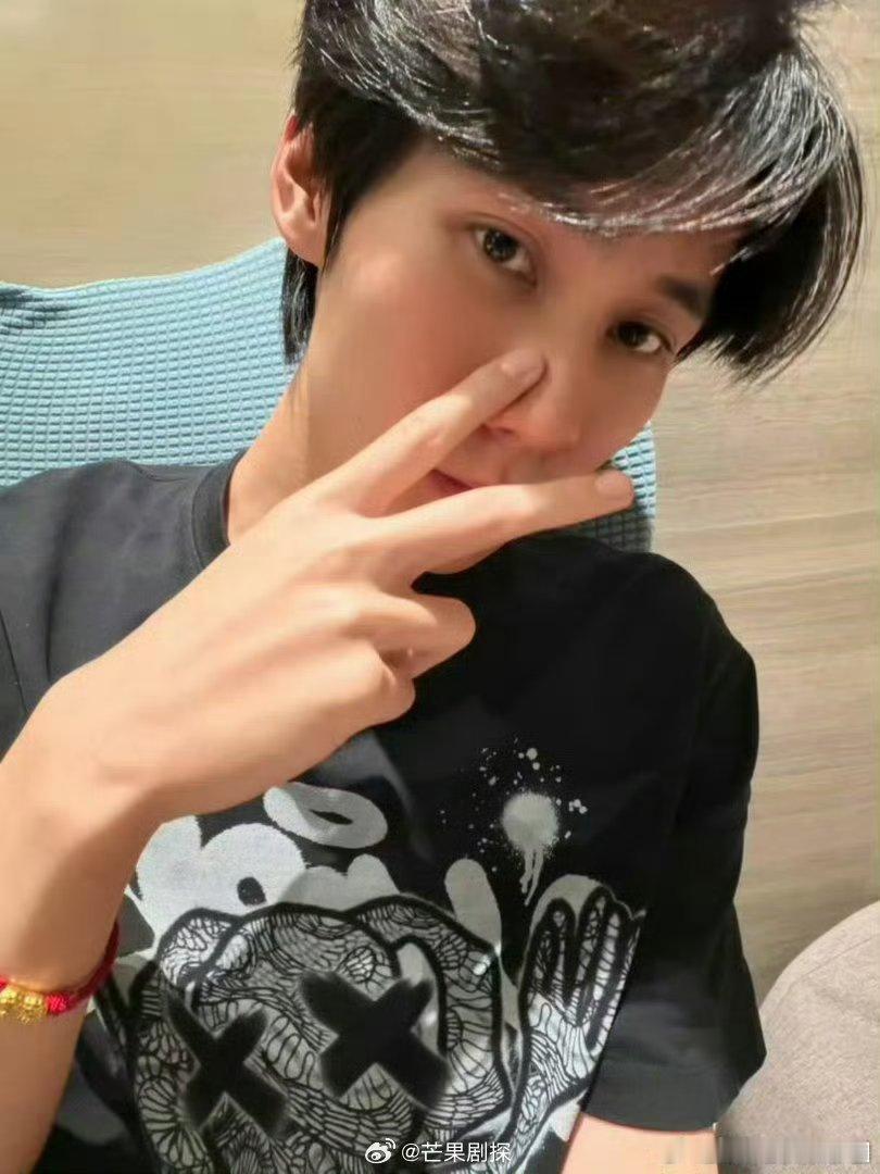 张真源每天进步一点点张真源高会更新素颜侧拍 每天进步一点点，素颜侧拍也很帅啊 