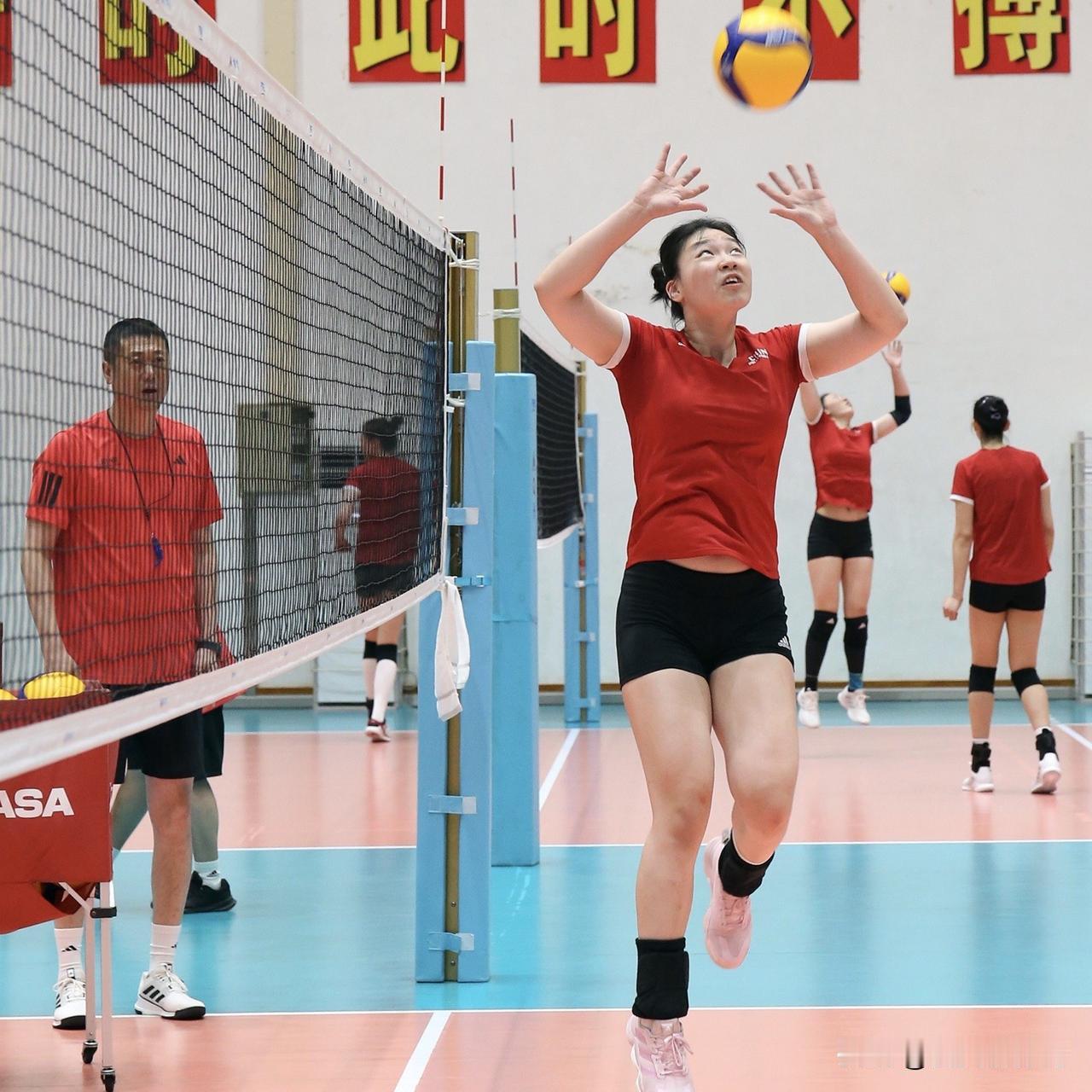 中国女排福建漳州集训秘密武器来了！下个月16号出发泰国🇹🇭！李盈莹回归，赵勇