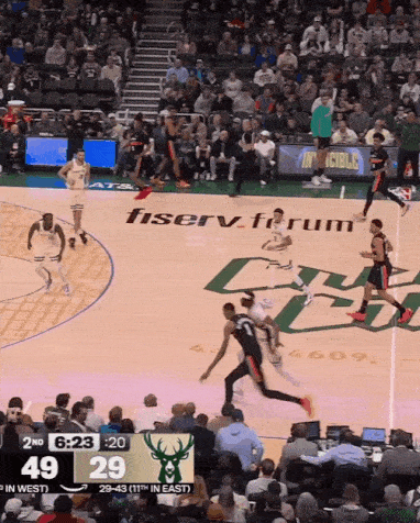 文班像保罗一样戏耍，体前双变向与拉杆，特纳身心备受打击。

作为身高2.24米的