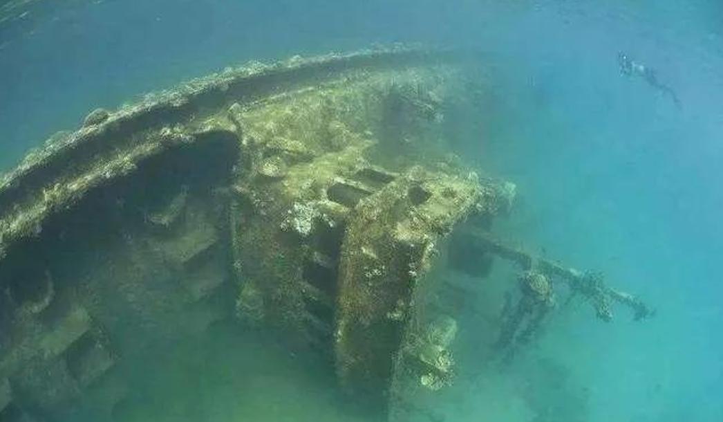 1945年，日本“神户丸”轮船在鄱阳湖神秘失踪，派去打捞的人也离奇死亡，唯一幸存