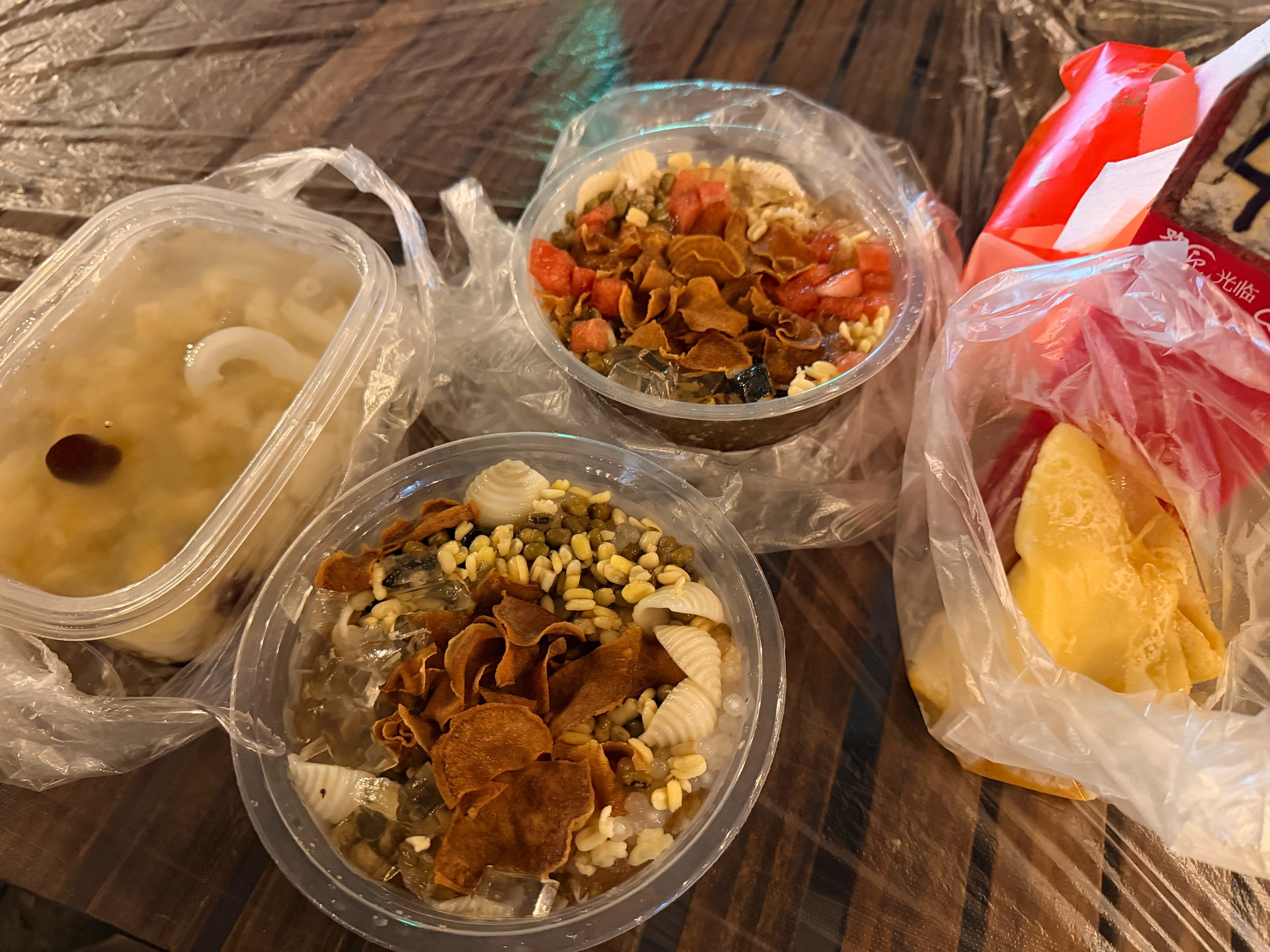 生活手记实在吃不下了，但还是可以跟着出来让眼睛吃一吃，再顺便吃一小口尝尝味道刨冰