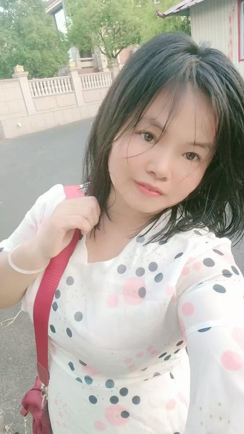 我是一个离婚7年的女人，至今没有二婚，多少男光棍想跟我相亲，对我想入非非的。
