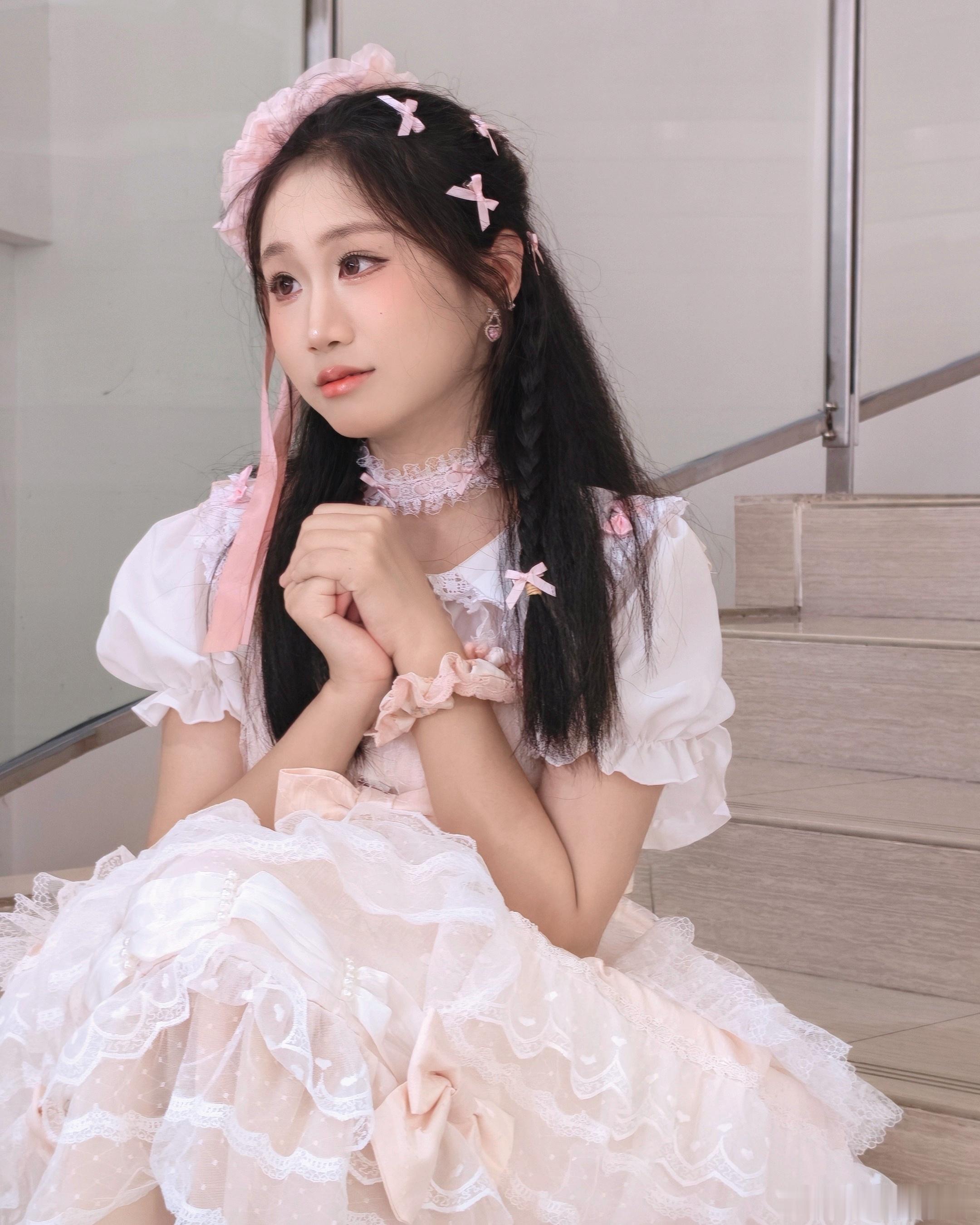 美女小稚登场