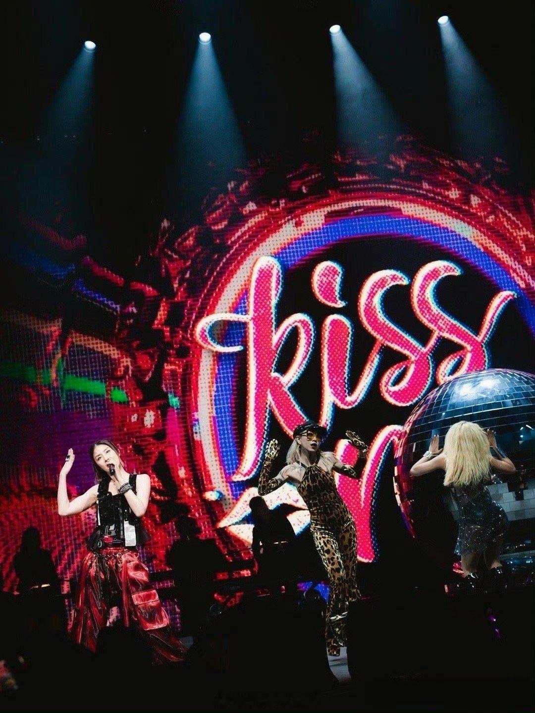 陈慧琳重新定义i人 “i人”的世界也可以热闹非凡，陈慧琳就是最好证明！她让我们看