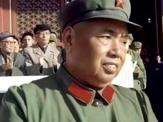 1957年，一位老部下前去探望许世友将军，竟在途中偶遇一位故人。当他将此事禀告许