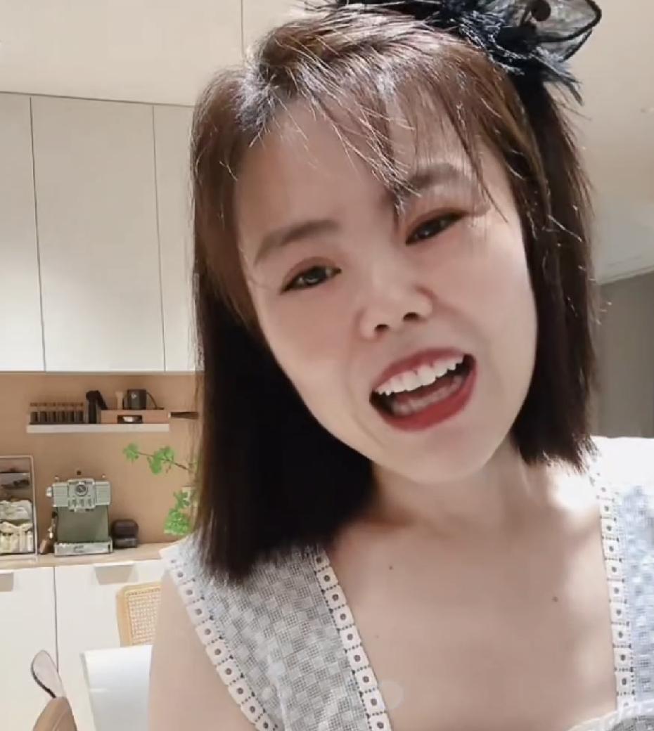 火玫瑰把苦茶照片，上传到相亲网站！
伙伴们，今天我爸过生日，中午吃饭吃的这个憋屈