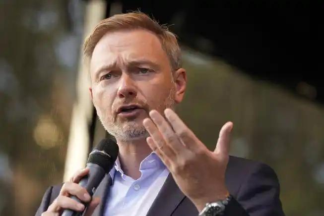 德国车企脸都丢尽了！自家铁路狂砸10亿买中国电动巴士，欧盟急得改规矩
 
刚从中