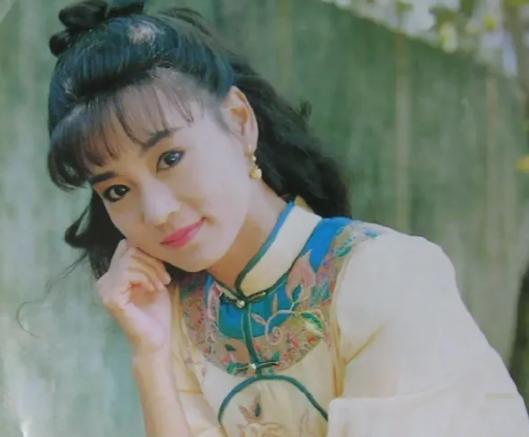 1997年，38岁的刘雪华怀着刘德凯的孩子，眼看就要举办婚礼，没料到婚礼前夕，刘