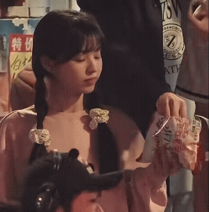 田曦薇护食田曦薇[超话] 田曦薇护食！一沫真挚的情话 ​​​