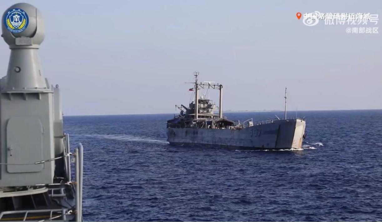 南部战区公开菲律宾日前在渚碧礁附近海域的海上碰瓷行为，这下菲律宾散布的谣言不攻自