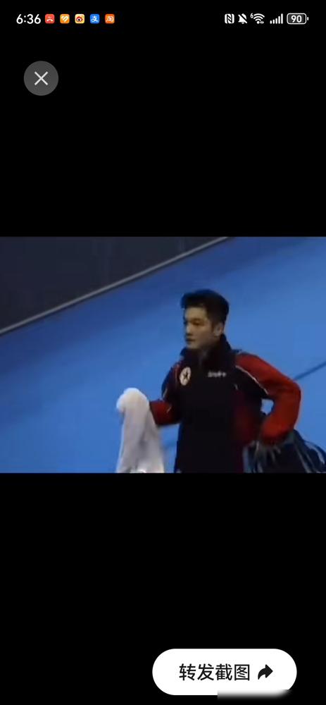 樊振东三次跑向“娘家人”的瞬间，真的暖到骨子里！
2019年军运会拿四金后，他