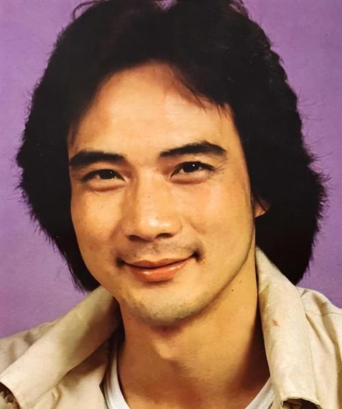 离世两年遗产仅47万，徐少强5个子女3位母亲卷入争夺，晚年结局太唏嘘
 
谁能想