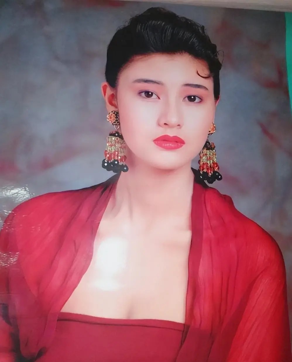 谁家里小时候没有两张这样的挂历女郎 ​​​