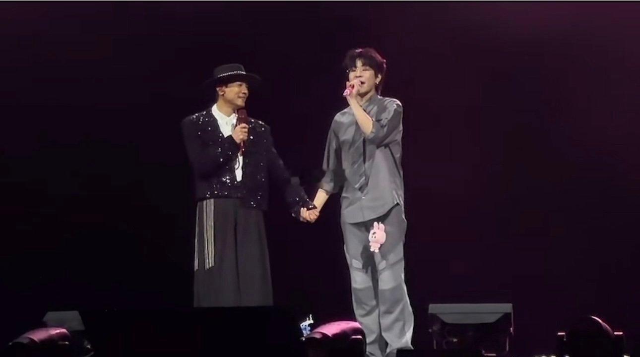 陈小春早安小手拉大手 舞台上春哥的成熟稳重和早安的青春活力碰撞出奇妙化学反应。两