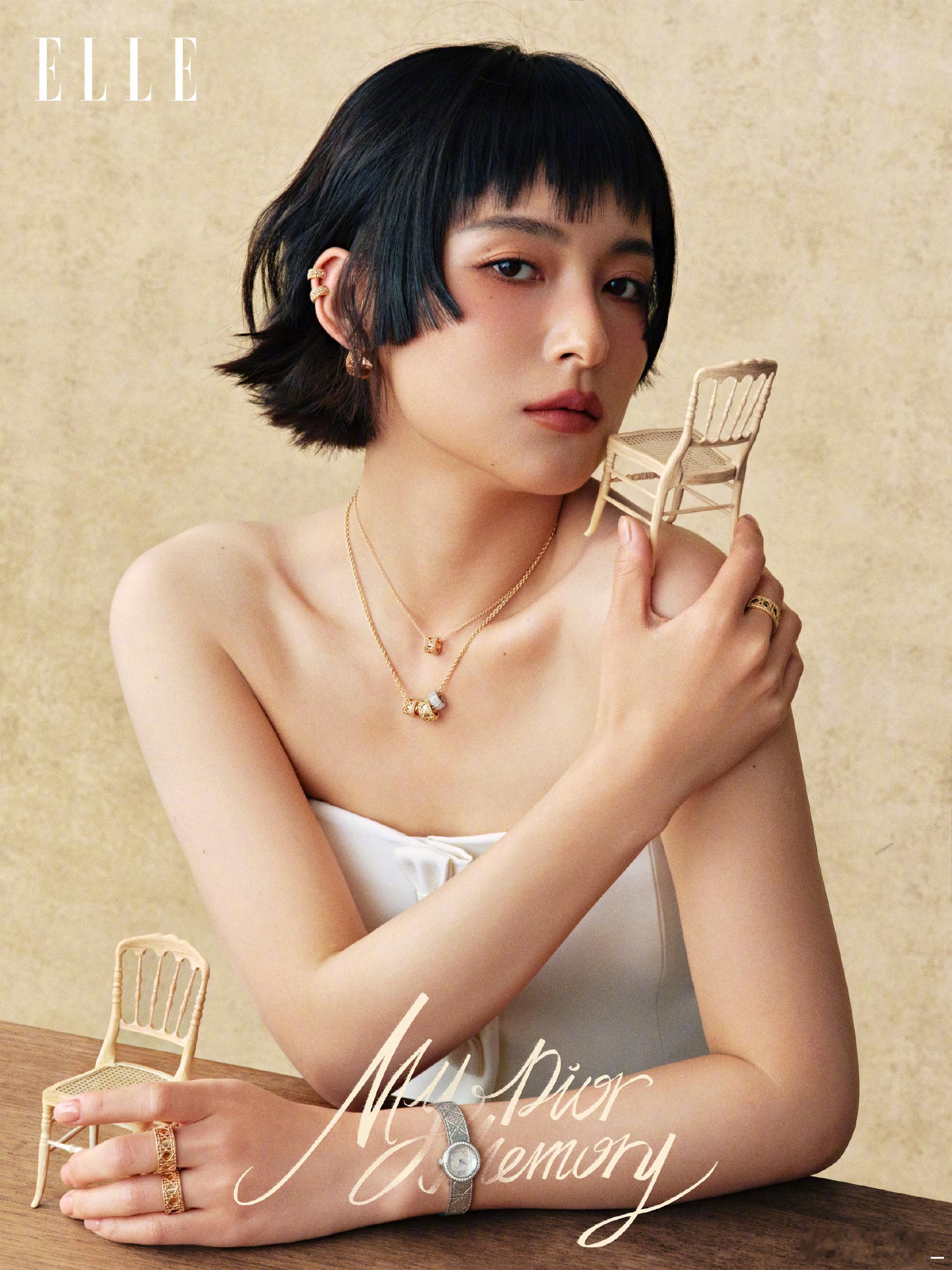 藤格纹是记忆的温柔折痕，编织着她的优雅轮廓。孙安可演绎 My Dior 系列珠宝