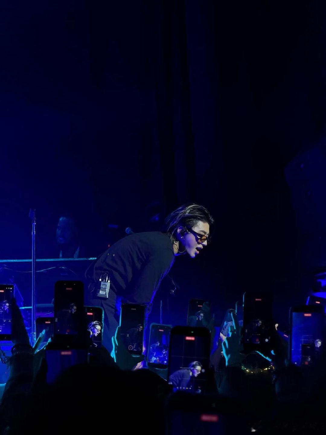 走到哪都是来自China的蔡徐坤蔡徐坤芝加哥巡演高燃开唱，开口依旧是熟悉的Thi