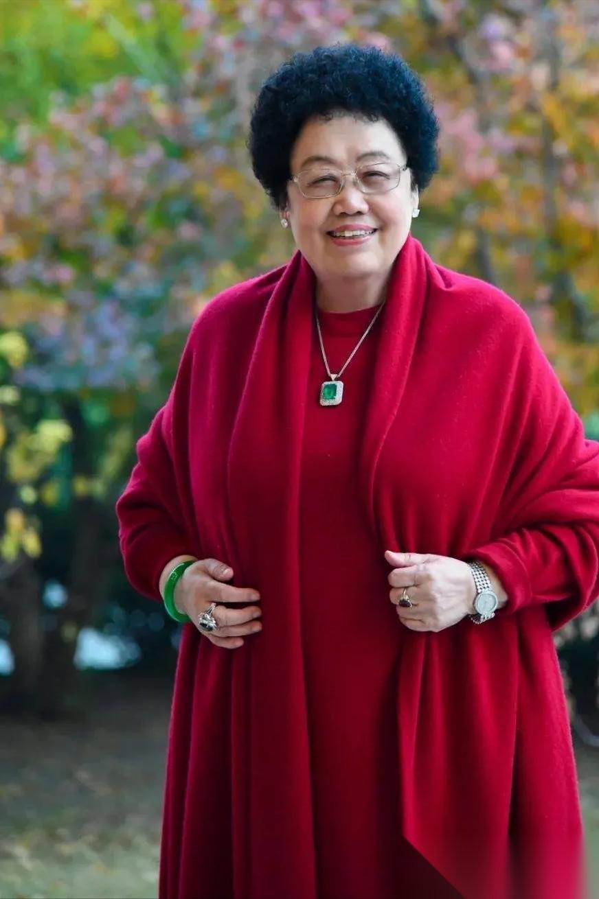 女首富陈丽华说，当年跟迟重瑞结婚，非常纠结，他比我小，在我们家族里，我二婚也是不