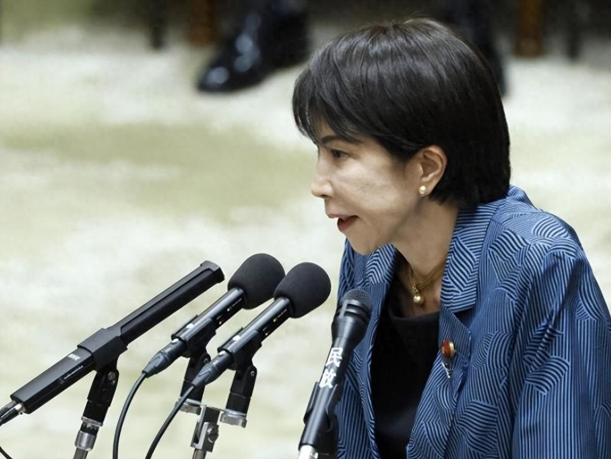 日本首相话音刚落，中国战舰就兵临城下。美国急忙撇清关系，俄罗斯更是直接开骂。高市