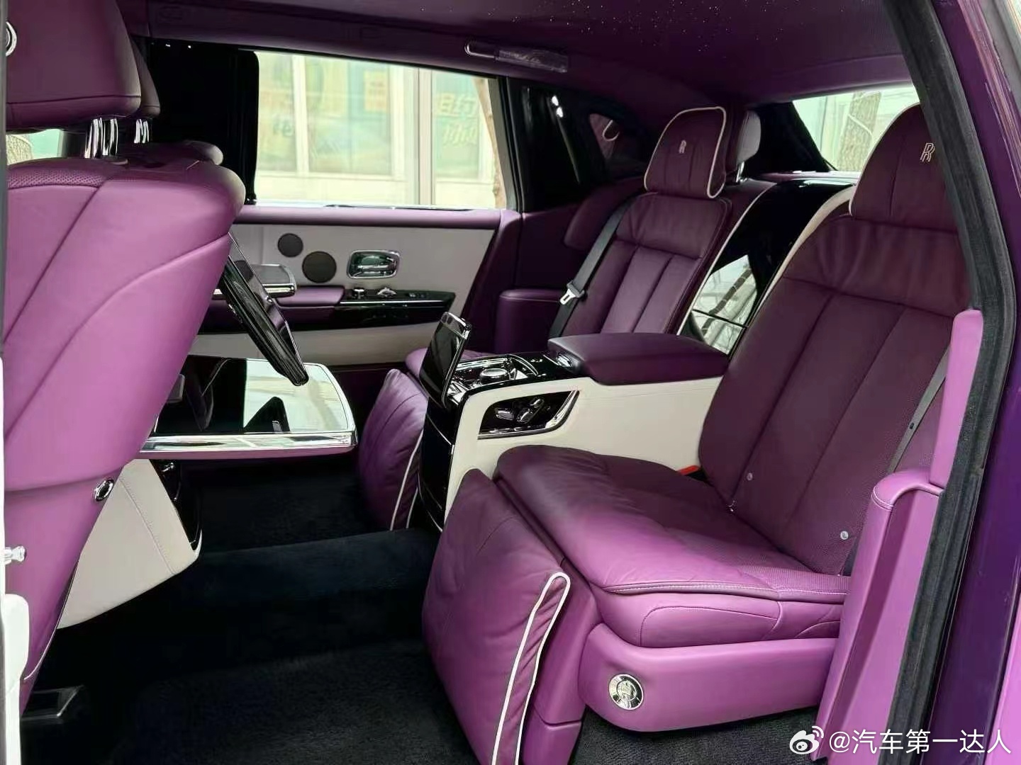 劳斯莱斯幻影 加长版 四座 满天星，原厂双拼 暮光紫/暮光紫 