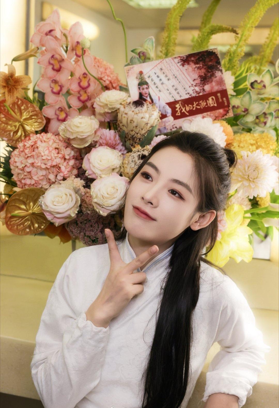 “铃挡遇风响，见你心乱撞”𝓣𝓱𝓮 𝓫𝓮𝓵𝓵 𝓶𝓮𝓮𝓽𝓼 