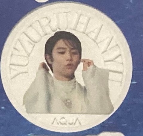 这张贴纸看久了居然品出一种妩媚，其实老四一直把自己当玉芬捯饬。结过婚我也认～ 